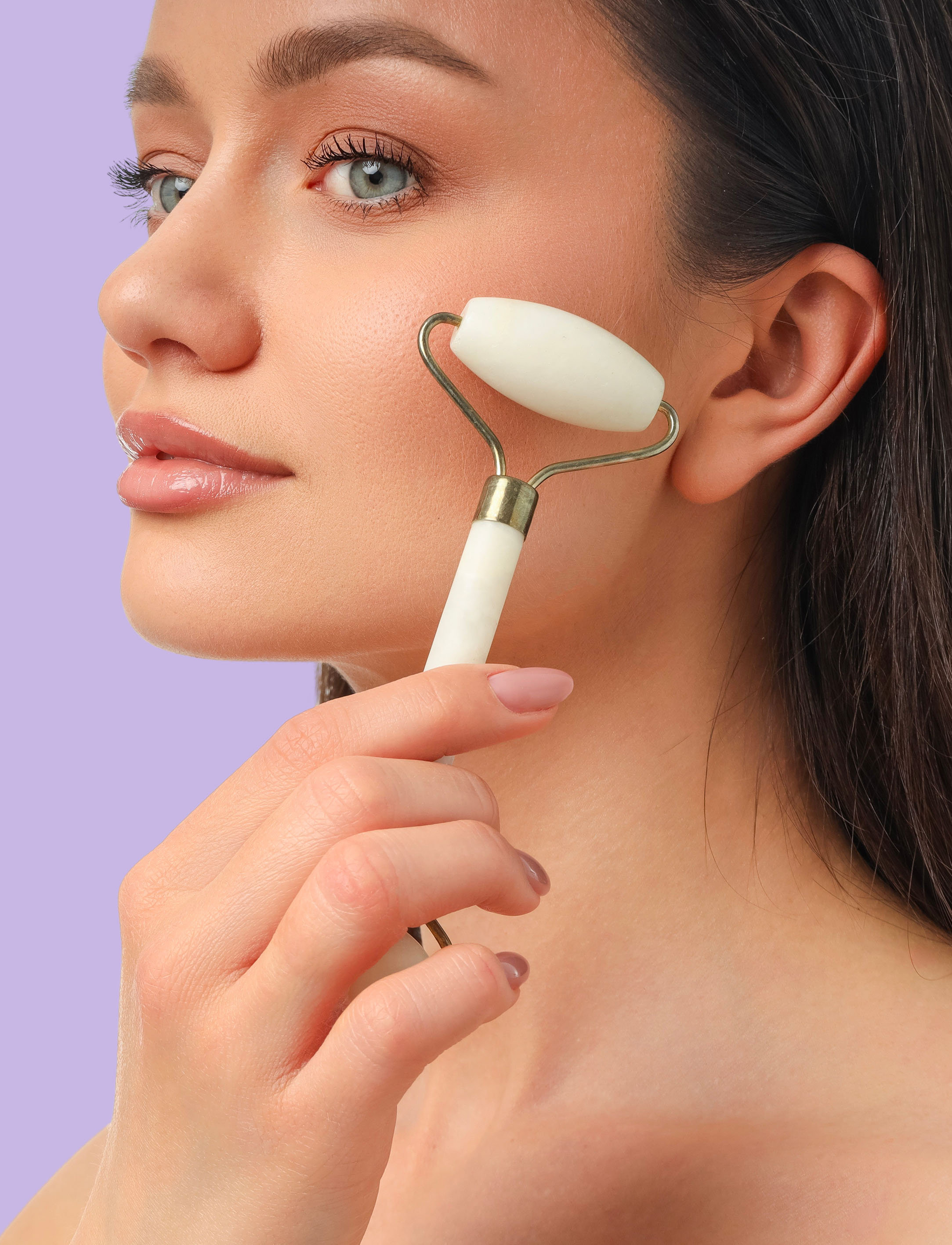 donna con gua sha